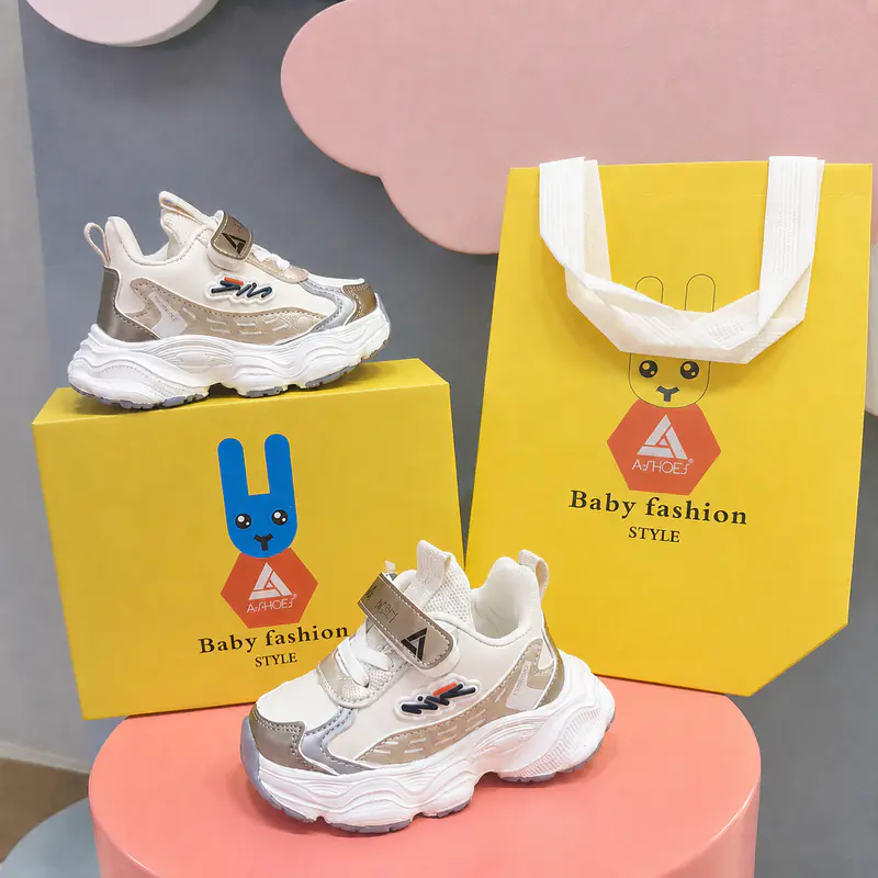 کفش بچگانه پافی Ashoes به همراه جعبه و شاپینگ‌بگ فروشگاه